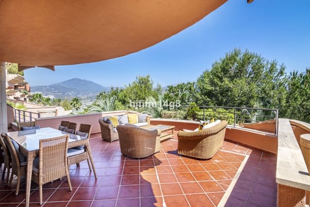 4 soveværelse Lejlighed til salg i La Dama de Noche - La Alzambra, Marbella med swimmingpool - € 1.250.000 (Ref: 9540287)