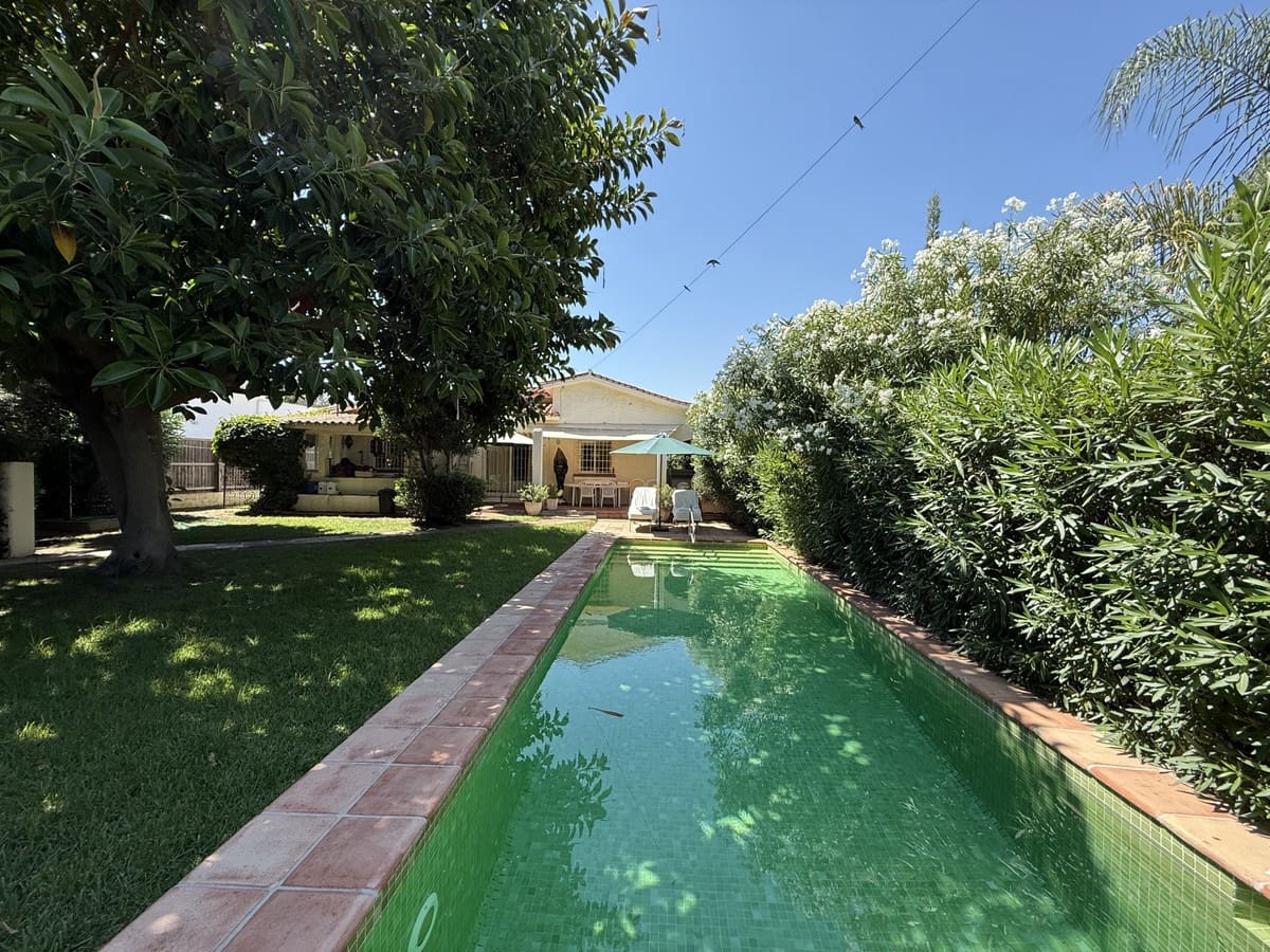 3 soveværelse Villa til salg i San Pedro de Alcantara med swimmingpool - € 1.250.000 (Ref: 9540289)