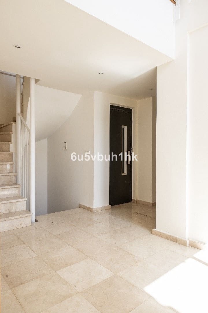 3 bedroom Villa for sale in Benalmadena with pool - € 1,250,000 (Ref: 9540292)