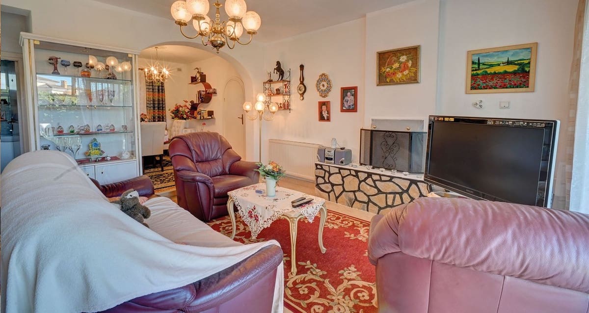 4 soveværelse Villa til salg i Marbesa med swimmingpool garage - € 1.250.000 (Ref: 9540293)