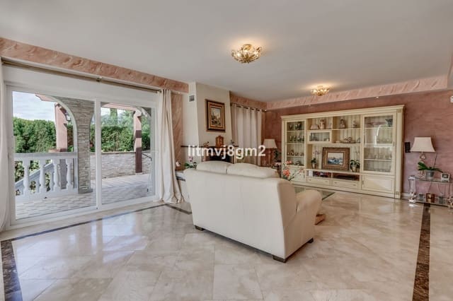 4 bedroom Villa for sale in Artola, Marbella with pool garage - € 1,250,000 (Ref: 9540294)