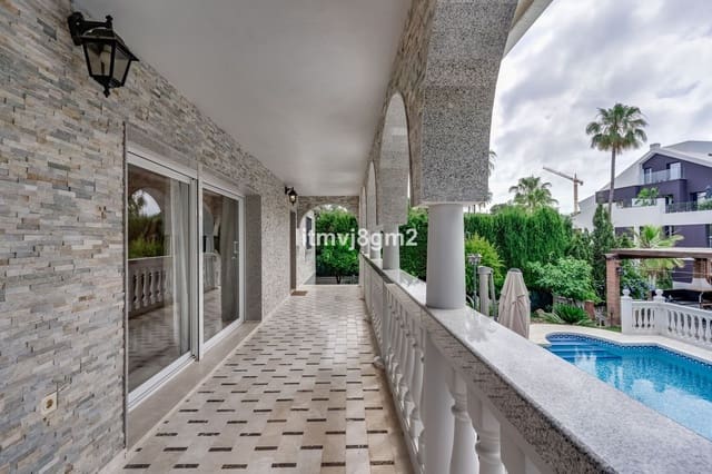 4 bedroom Villa for sale in Artola, Marbella with pool garage - € 1,250,000 (Ref: 9540294)