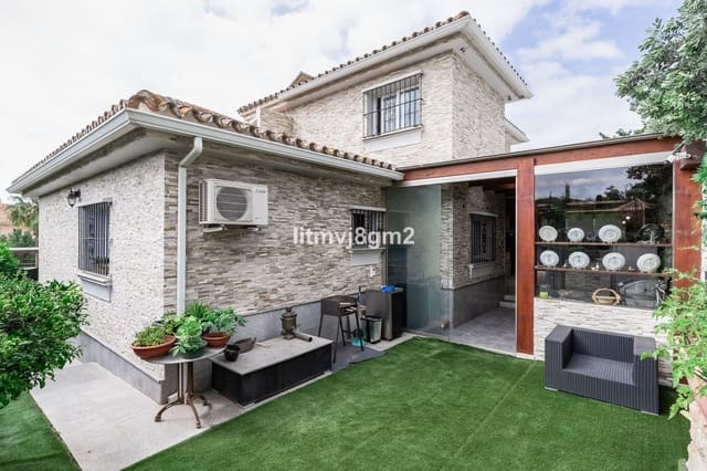 4 bedroom Villa for sale in Artola, Marbella with pool garage - € 1,250,000 (Ref: 9540294)