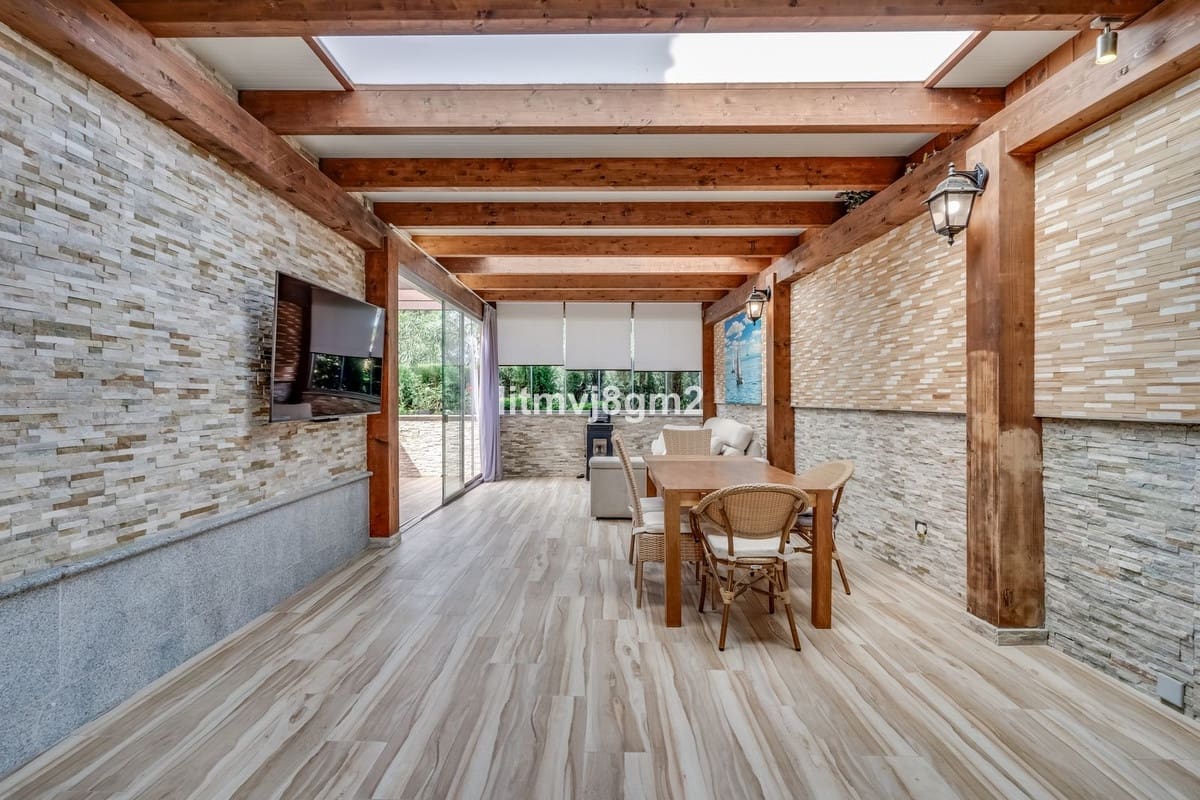 4 bedroom Villa for sale in Artola with pool garage - € 1,250,000 (Ref: 9540294)