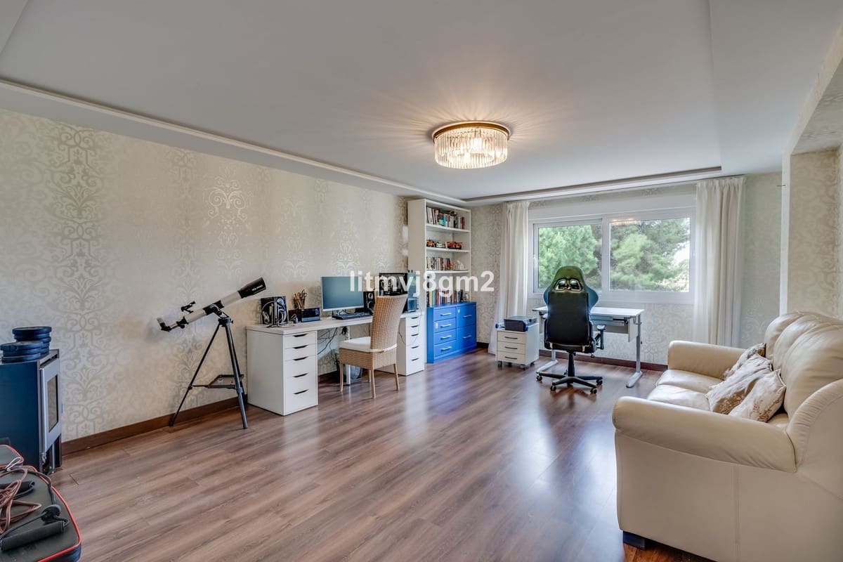 4 bedroom Villa for sale in Artola with pool garage - € 1,250,000 (Ref: 9540294)