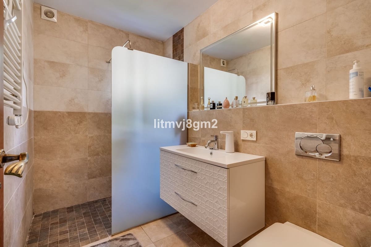 4 bedroom Villa for sale in Artola with pool garage - € 1,250,000 (Ref: 9540294)