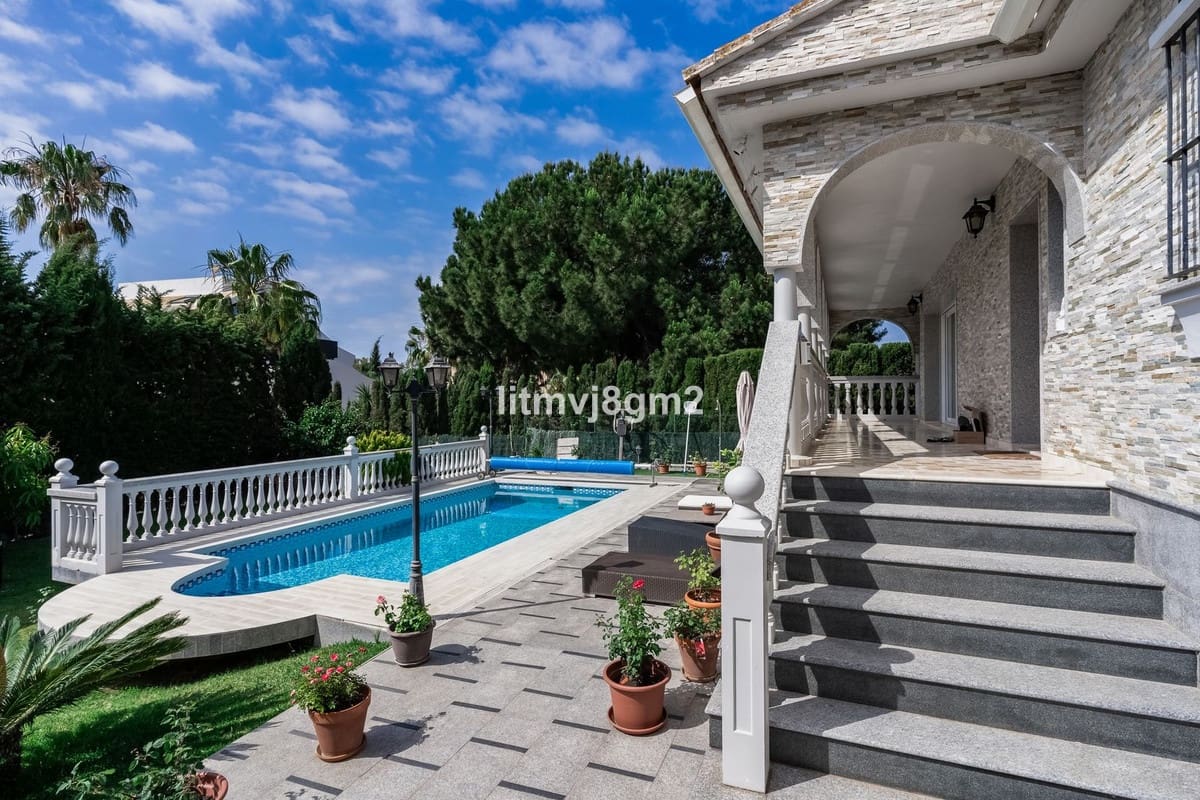 4 bedroom Villa for sale in Artola with pool garage - € 1,250,000 (Ref: 9540294)