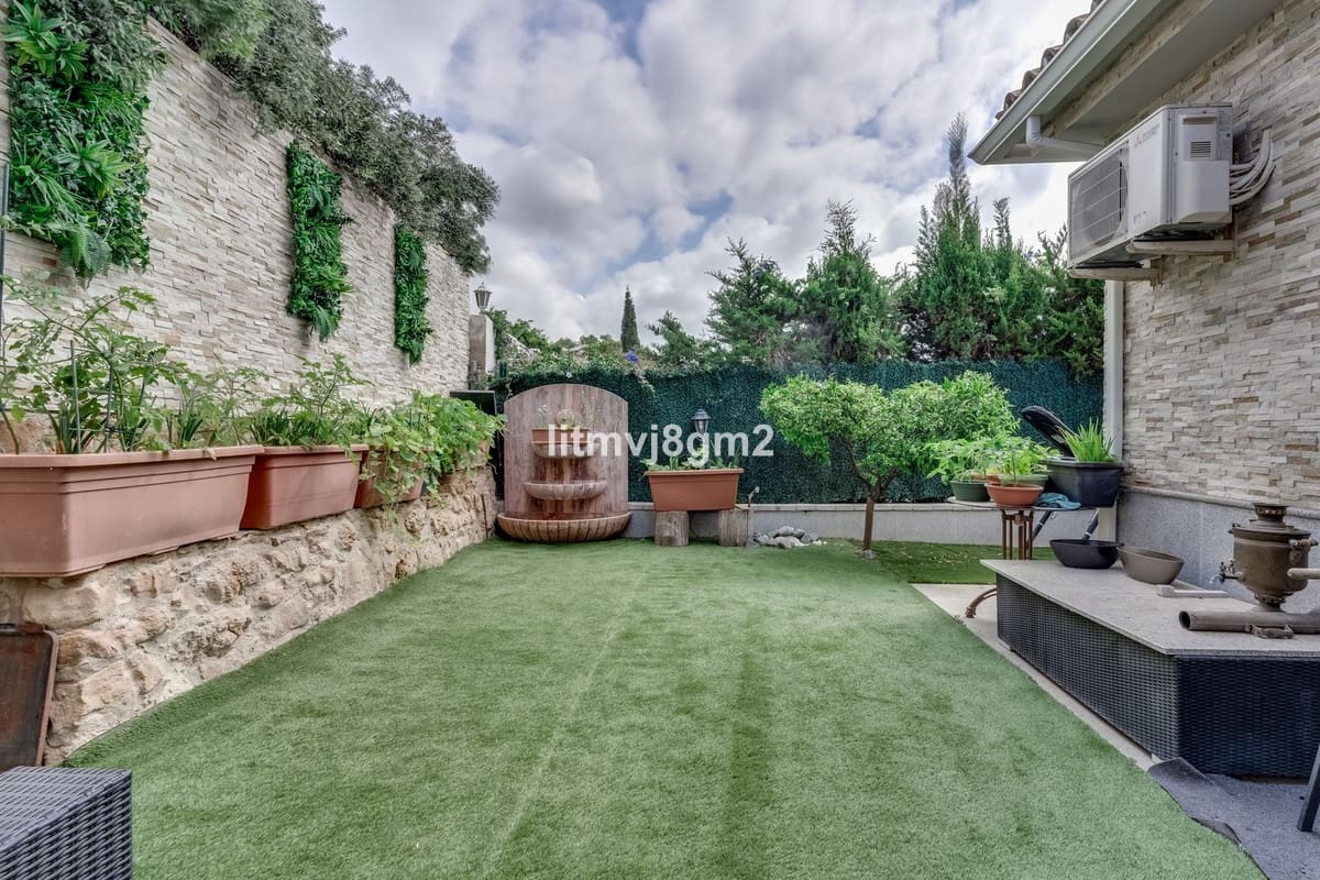 4 bedroom Villa for sale in Artola with pool garage - € 1,250,000 (Ref: 9540294)