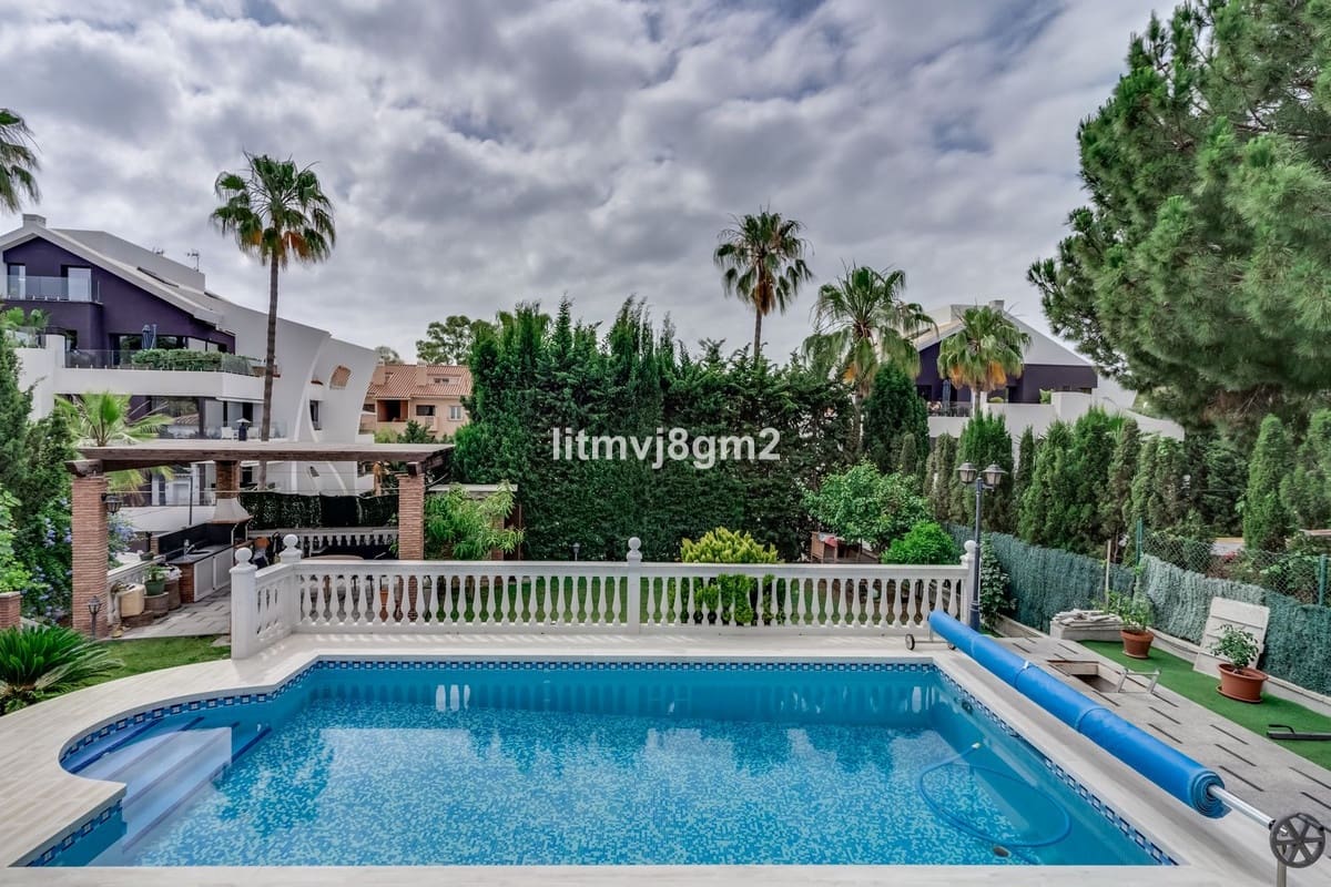 4 bedroom Villa for sale in Artola with pool garage - € 1,250,000 (Ref: 9540294)