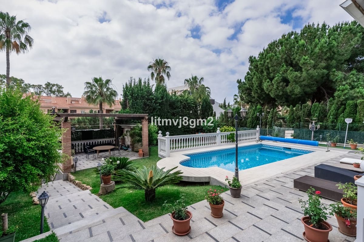 4 bedroom Villa for sale in Artola with pool garage - € 1,250,000 (Ref: 9540294)