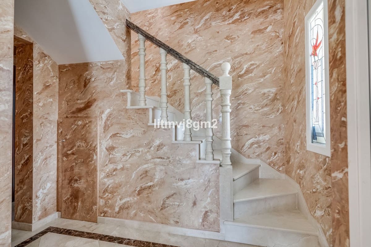 4 bedroom Villa for sale in Artola with pool garage - € 1,250,000 (Ref: 9540294)