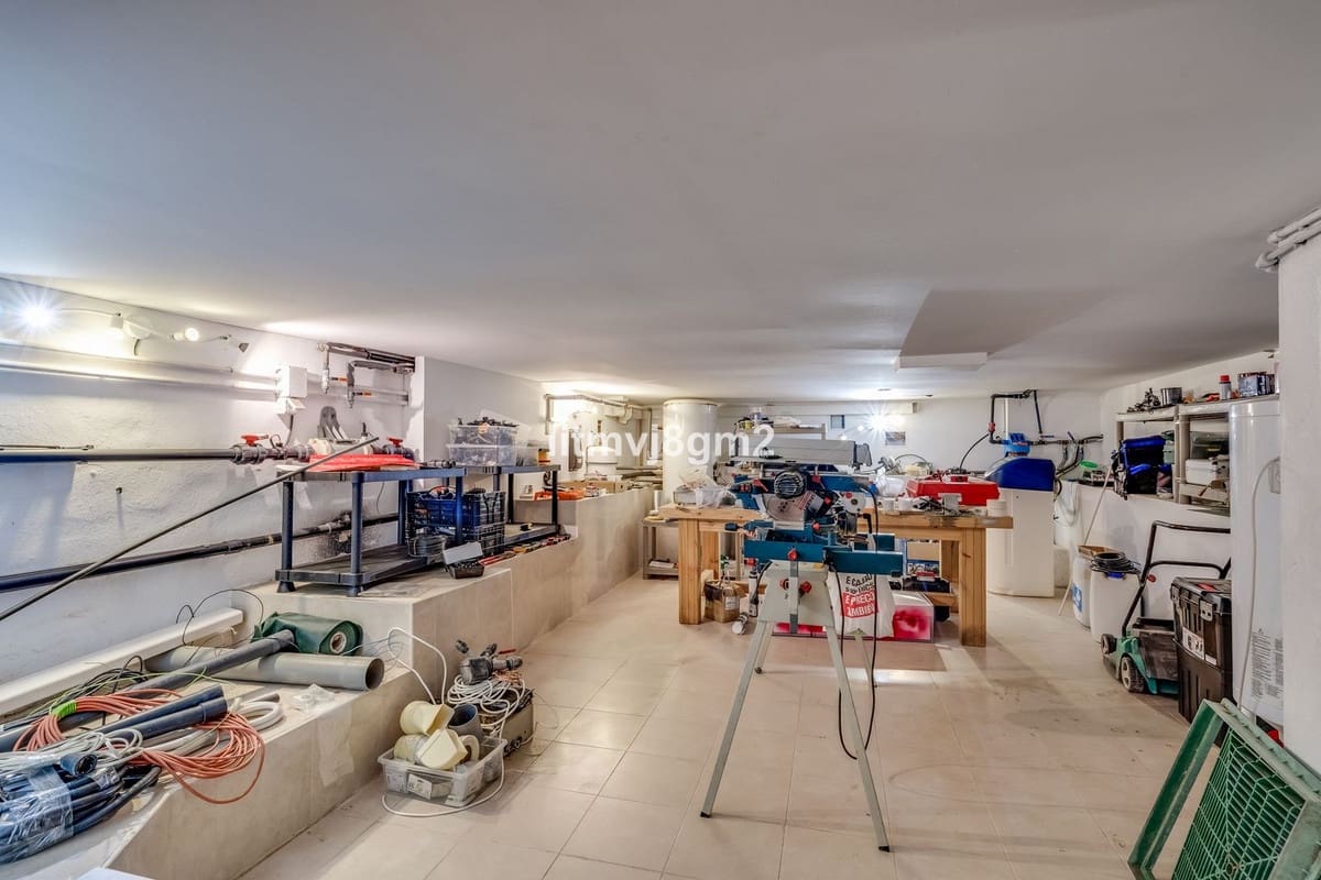 4 bedroom Villa for sale in Artola with pool garage - € 1,250,000 (Ref: 9540294)