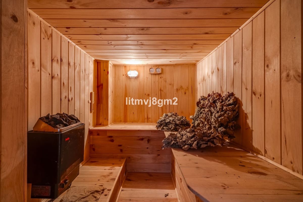 4 bedroom Villa for sale in Artola with pool garage - € 1,250,000 (Ref: 9540294)