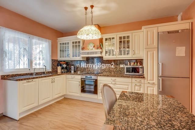 4 camera da letto Villa in vendita in Artola, Marbella con piscina garage - 1.250.000 € (Rif: 9540294)