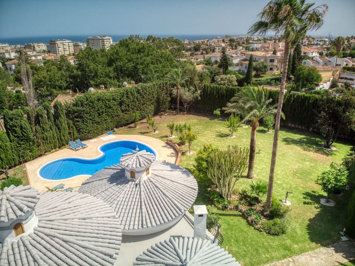4 soveværelse Villa til salg i Benalmadena med swimmingpool - € 1.250.000 (Ref: 9540295)