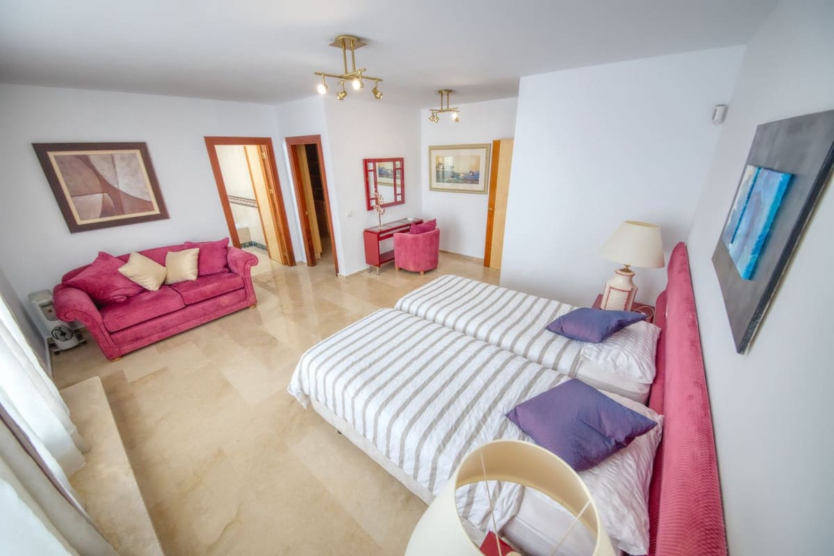 4 soverom Villa til salgs i Benalmadena med svømmebasseng - € 1 250 000 (Ref: 9540295)