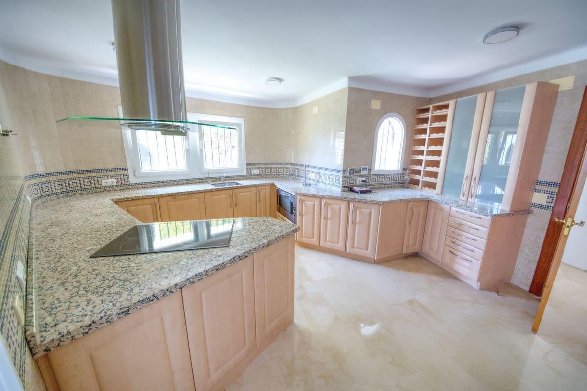 4 soverom Villa til salgs i Benalmadena med svømmebasseng - € 1 250 000 (Ref: 9540295)