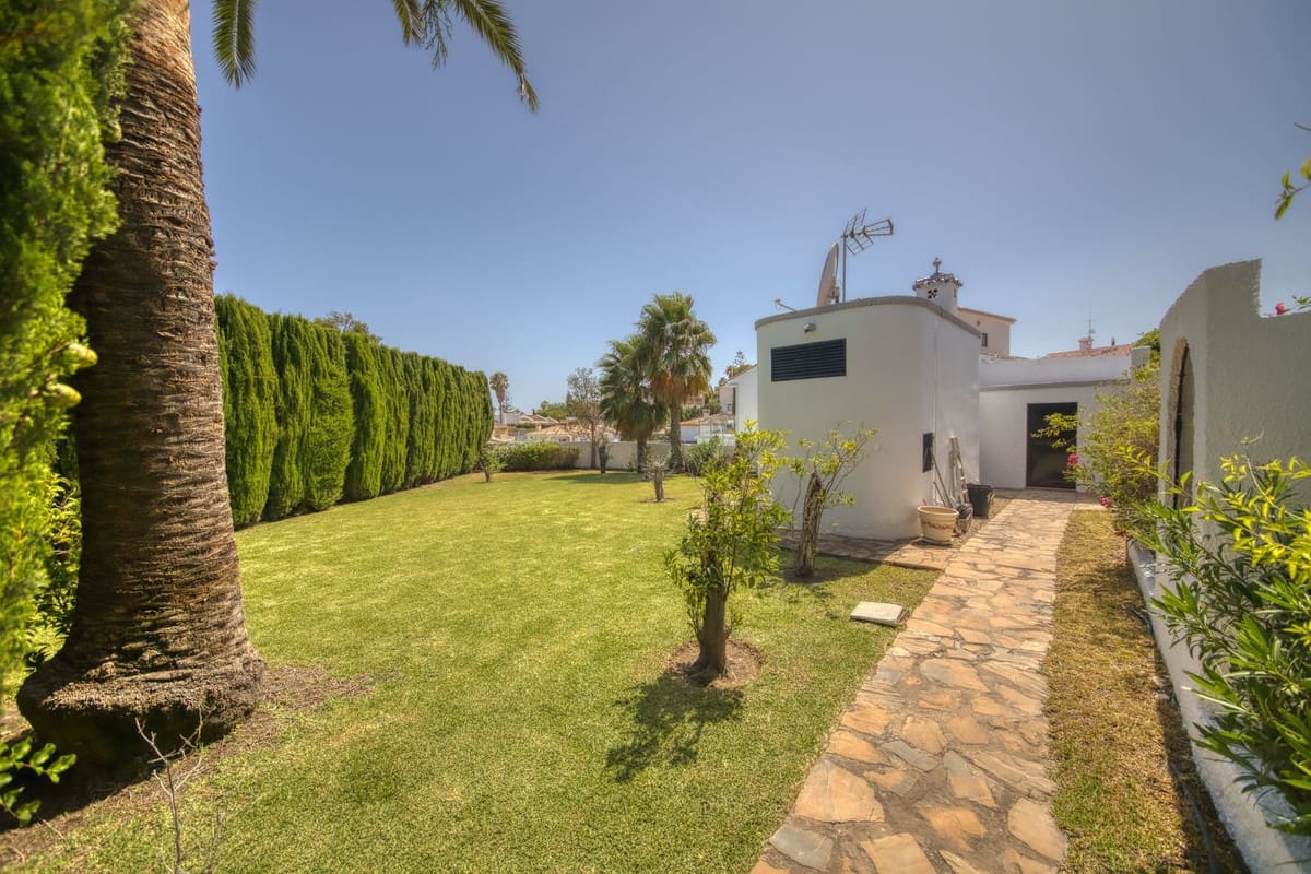 4 soverom Villa til salgs i Benalmadena med svømmebasseng - € 1 250 000 (Ref: 9540295)
