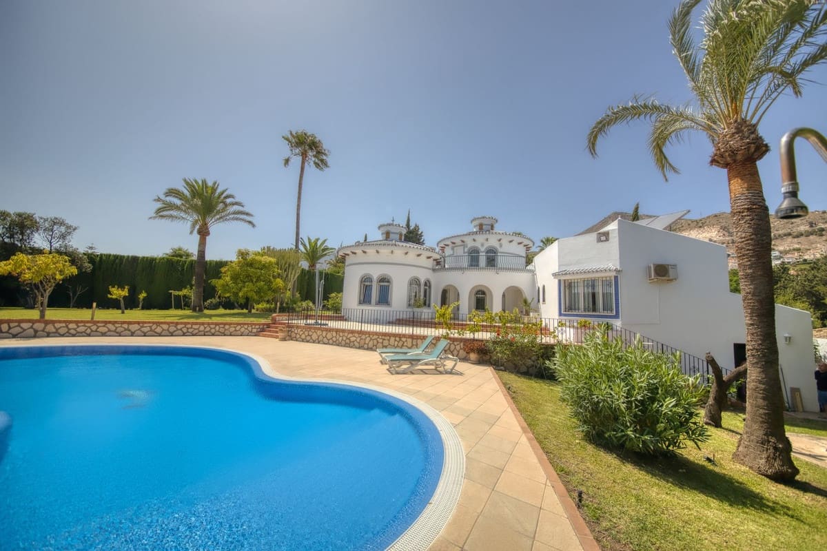 4 soverom Villa til salgs i Benalmadena med svømmebasseng - € 1 250 000 (Ref: 9540295)