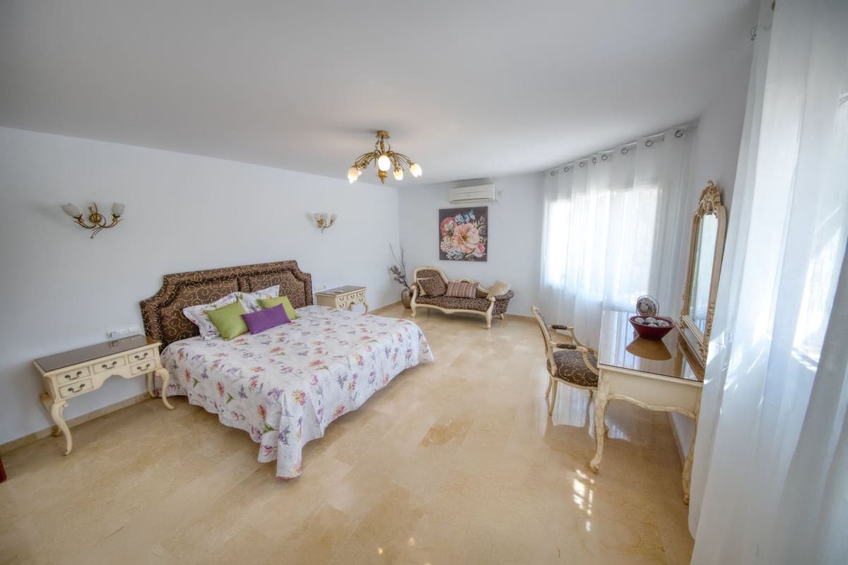 4 soverom Villa til salgs i Benalmadena med svømmebasseng - € 1 250 000 (Ref: 9540295)