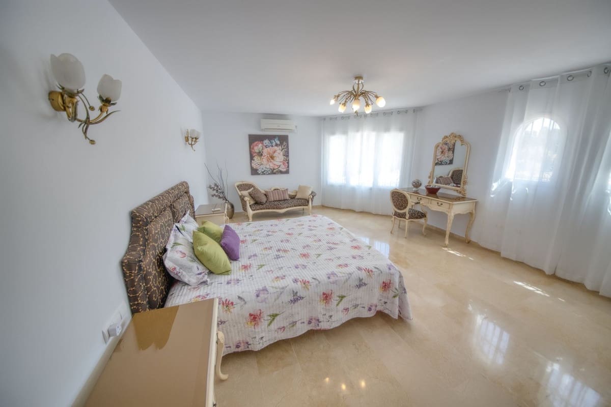 4 soverom Villa til salgs i Benalmadena med svømmebasseng - € 1 250 000 (Ref: 9540295)