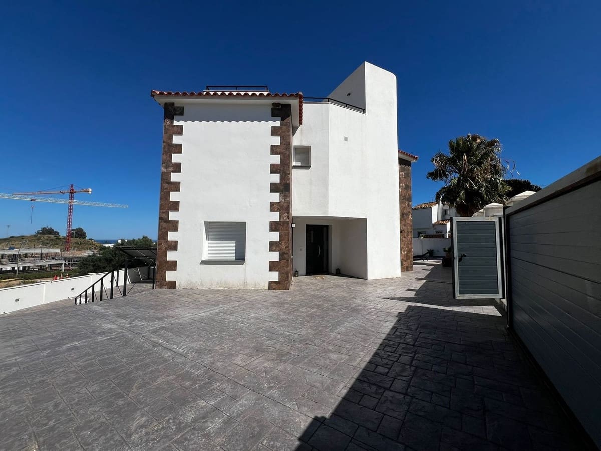 4 soveværelse Villa til salg i Estepona med swimmingpool garage - € 1.250.000 (Ref: 9540297)