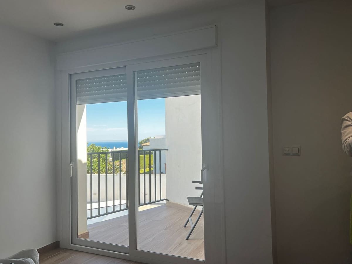 4 soveværelse Villa til salg i Estepona med swimmingpool garage - € 1.250.000 (Ref: 9540297)