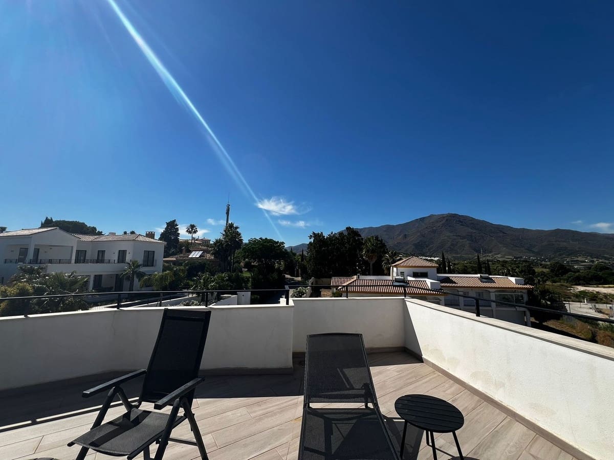 4 soveværelse Villa til salg i Estepona med swimmingpool garage - € 1.250.000 (Ref: 9540297)