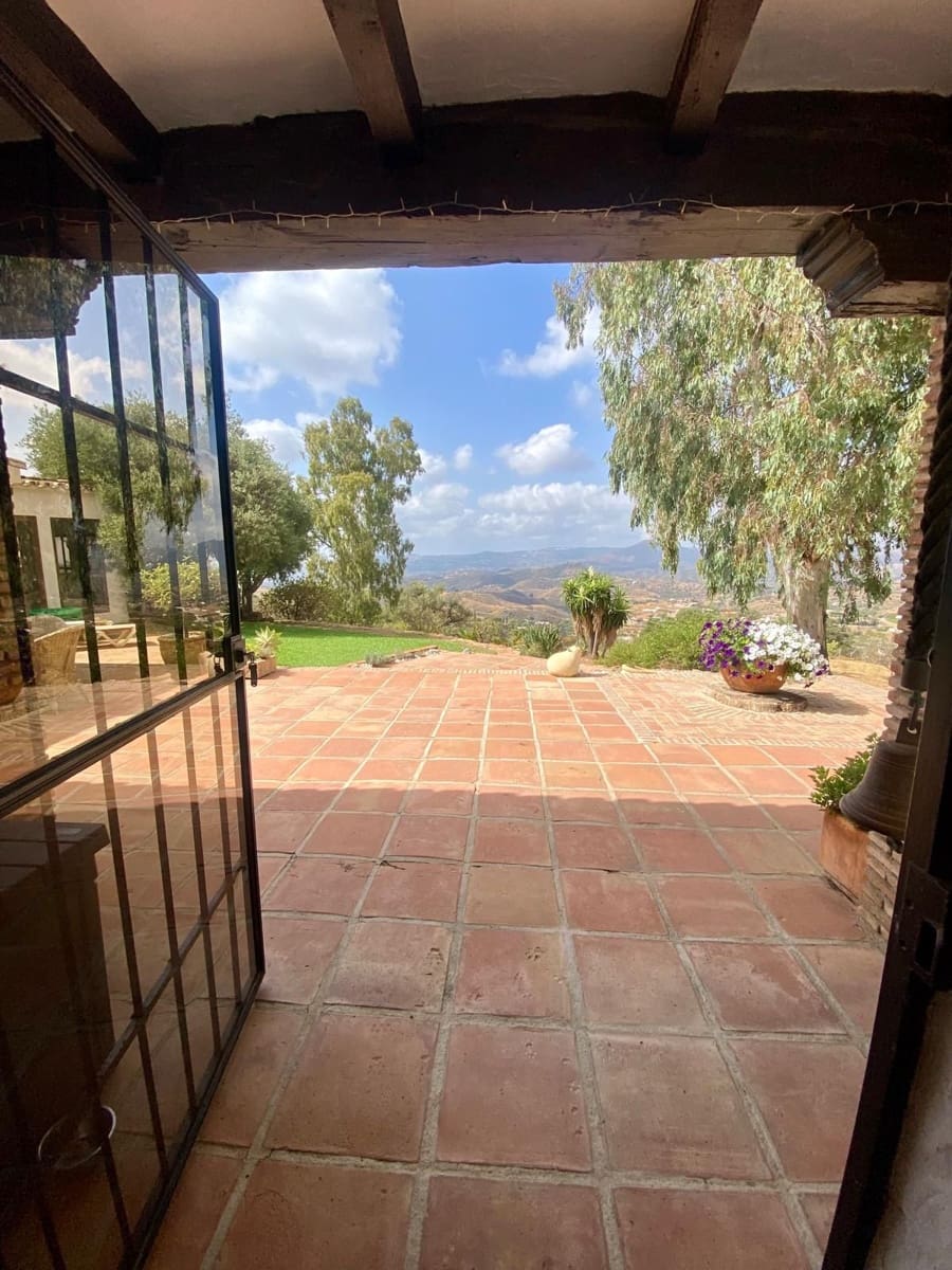 5 soverom Villa til salgs i Mijas med svømmebasseng garasje - € 1 150 000 (Ref: 9540298)