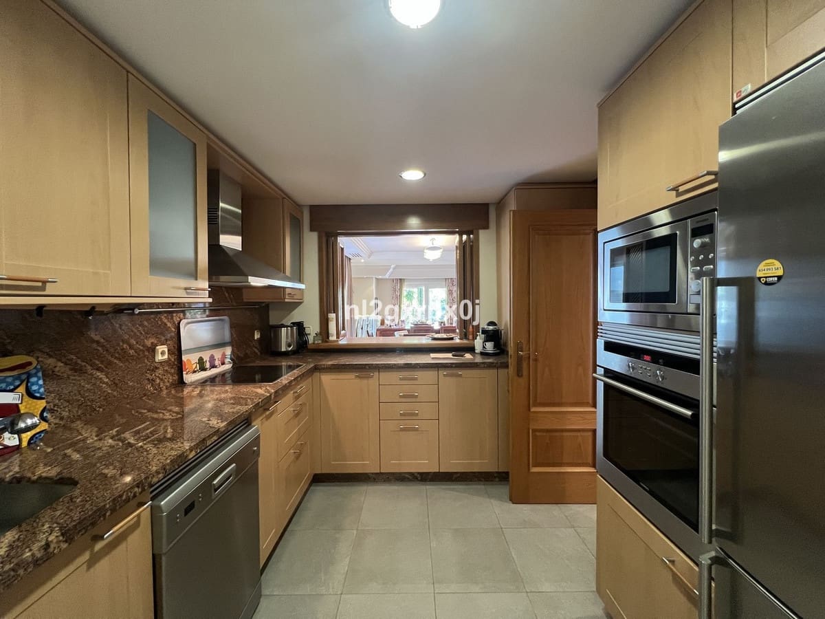 3 makuuhuone Paritalo myytävänä paikassa Costalita mukana uima-altaan 
autotalli - 1 250 000 € (Ref: 9540300)