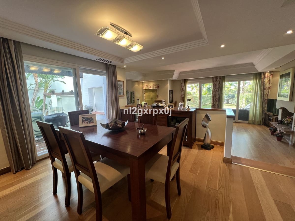 3 makuuhuone Paritalo myytävänä paikassa Costalita mukana uima-altaan 
autotalli - 1 250 000 € (Ref: 9540300)