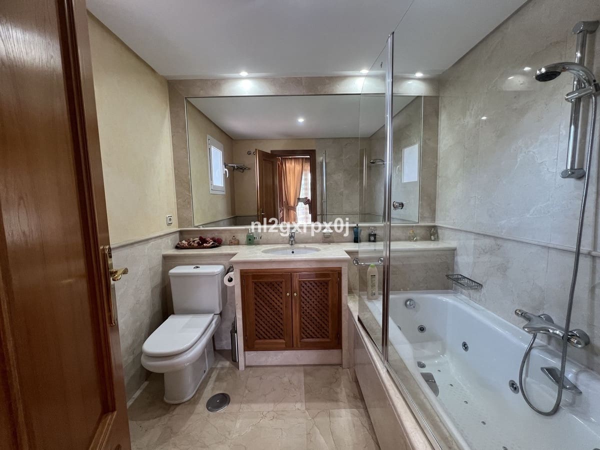 3 makuuhuone Paritalo myytävänä paikassa Costalita mukana uima-altaan 
autotalli - 1 250 000 € (Ref: 9540300)