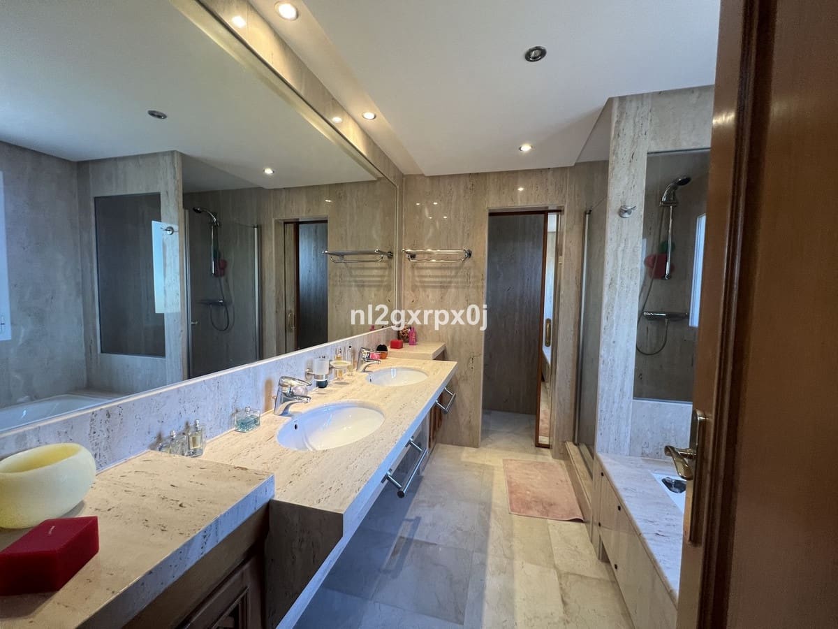 3 makuuhuone Paritalo myytävänä paikassa Costalita mukana uima-altaan 
autotalli - 1 250 000 € (Ref: 9540300)