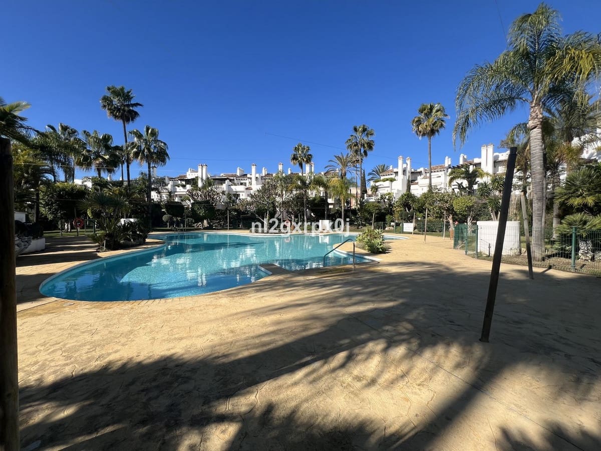 3 makuuhuone Paritalo myytävänä paikassa Costalita mukana uima-altaan 
autotalli - 1 250 000 € (Ref: 9540300)