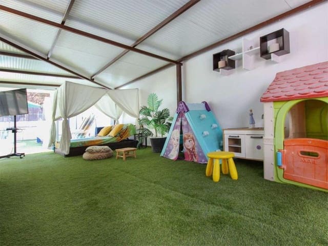 4 sypialnia Willa na sprzedaż w El Rosario, Marbella z basenem - 1 260 000 € (Ref: 9540308)