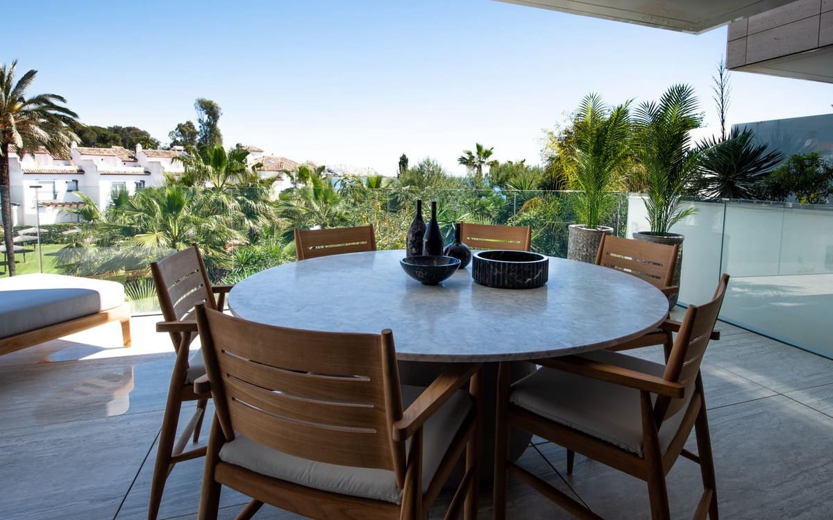 2 sovrum Lägenhet till salu i Estepona med pool garage - 1 280 000 € (Ref: 9540312)