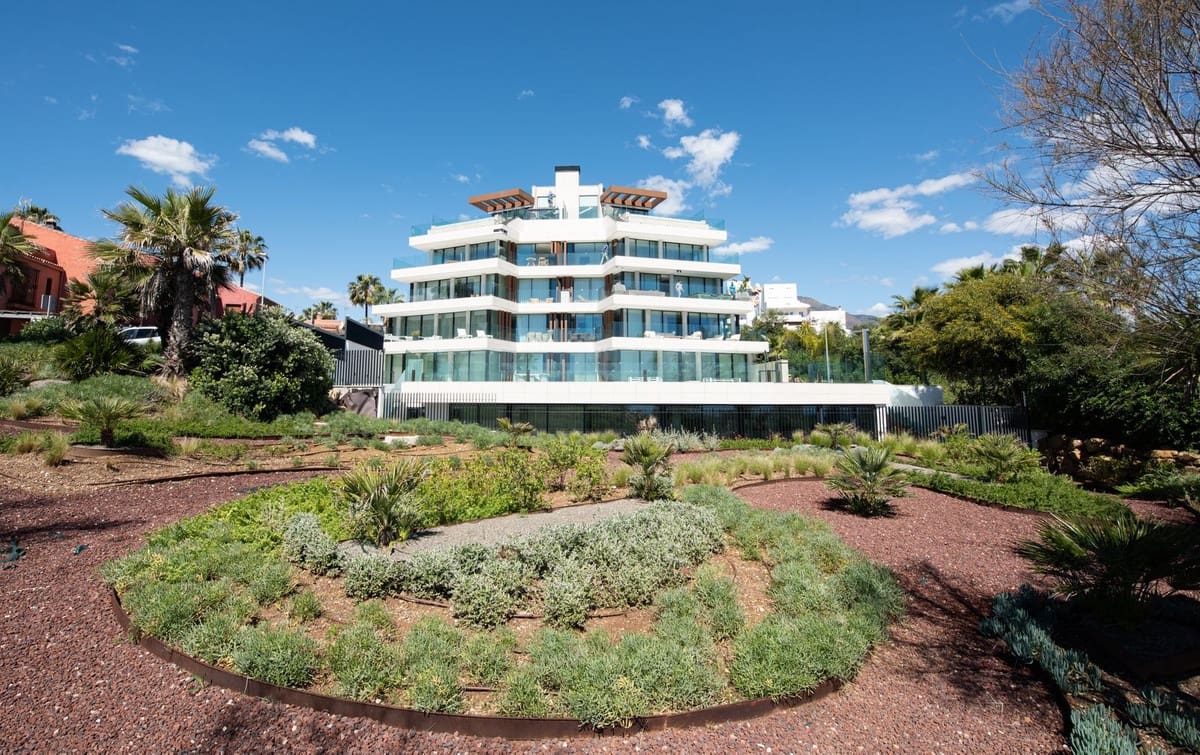 2 sovrum Lägenhet till salu i Estepona med pool garage - 1 280 000 € (Ref: 9540312)