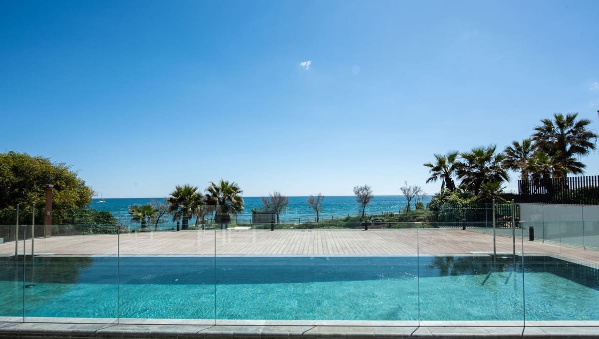 2 sovrum Lägenhet till salu i Estepona med pool garage - 1 280 000 € (Ref: 9540312)