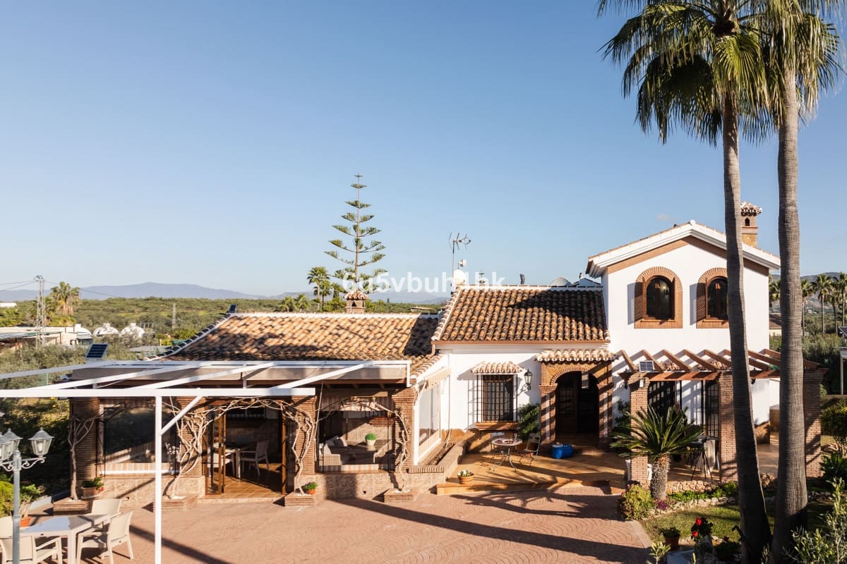 5 bedroom Townhouse for sale in Alhaurin el Grande with pool - € 1,280,000 (Ref: 9540314)