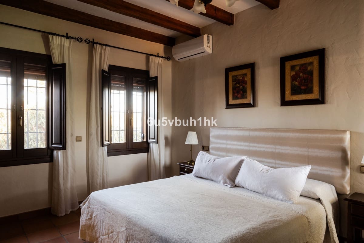 5 bedroom Townhouse for sale in Alhaurin el Grande with pool - € 1,280,000 (Ref: 9540314)