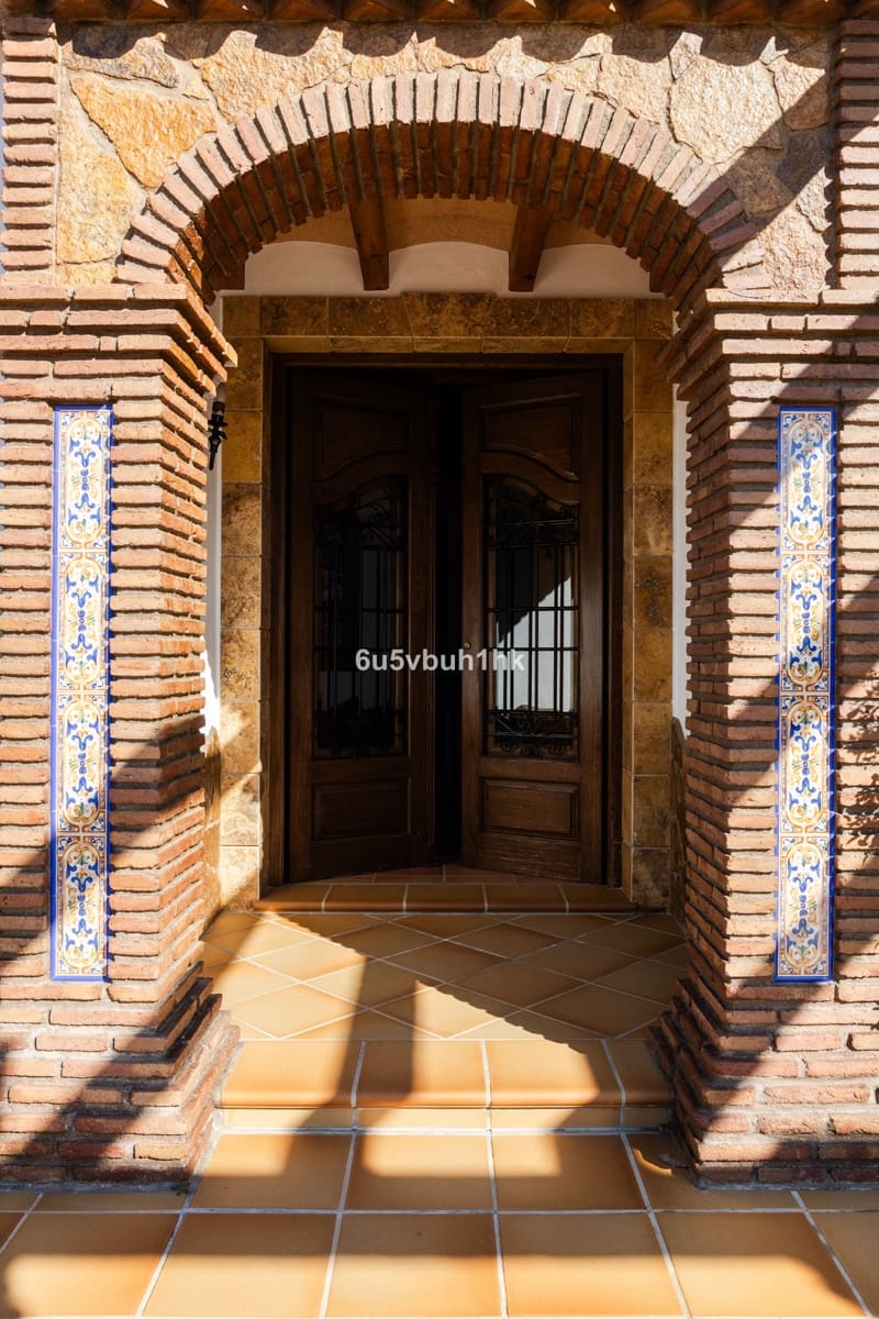 5 bedroom Townhouse for sale in Alhaurin el Grande with pool - € 1,280,000 (Ref: 9540314)