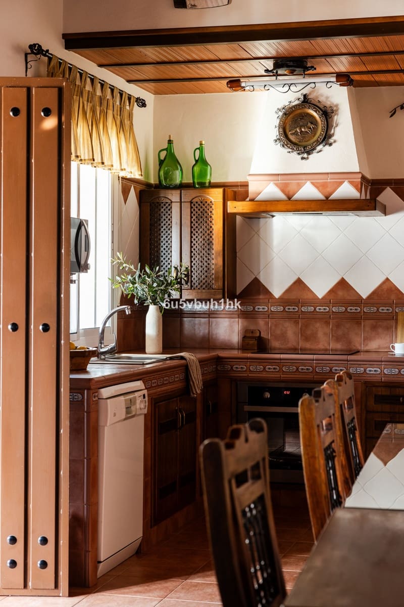 5 bedroom Townhouse for sale in Alhaurin el Grande with pool - € 1,280,000 (Ref: 9540314)