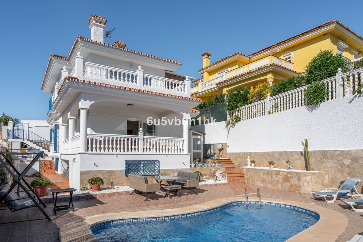5 soverom Villa til salgs i Fuengirola med svømmebasseng - € 1 290 000 (Ref: 9540316)