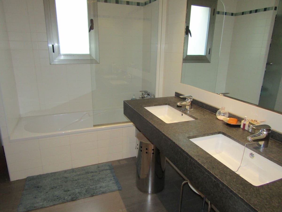 Chalet de 6 habitaciones en Málaga ciudad en venta con piscina garaje - 1.290.000 € (Ref: 9540317)