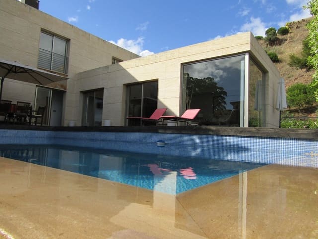 6 makuuhuone Huvila myytävänä paikassa El Candado, Málaga kaupunki mukana uima-altaan 
autotalli - 1 290 000 € (Ref: 9540317)