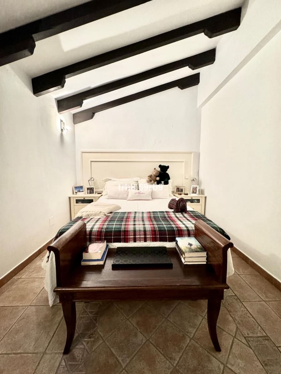 Chalet de 4 habitaciones en Estepona en venta con piscina garaje - 1.295.000 € (Ref: 9540322)