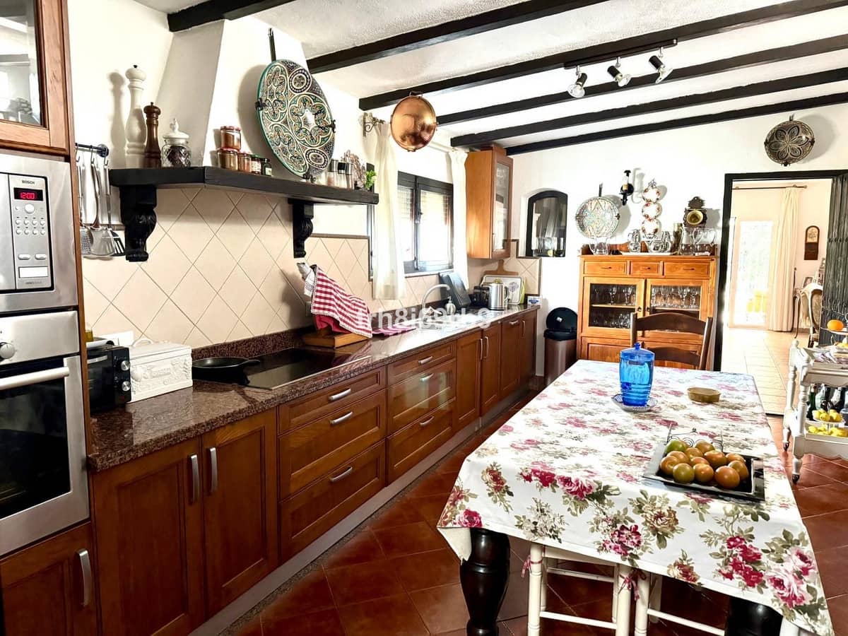 Chalet de 4 habitaciones en Estepona en venta con piscina garaje - 1.295.000 € (Ref: 9540322)