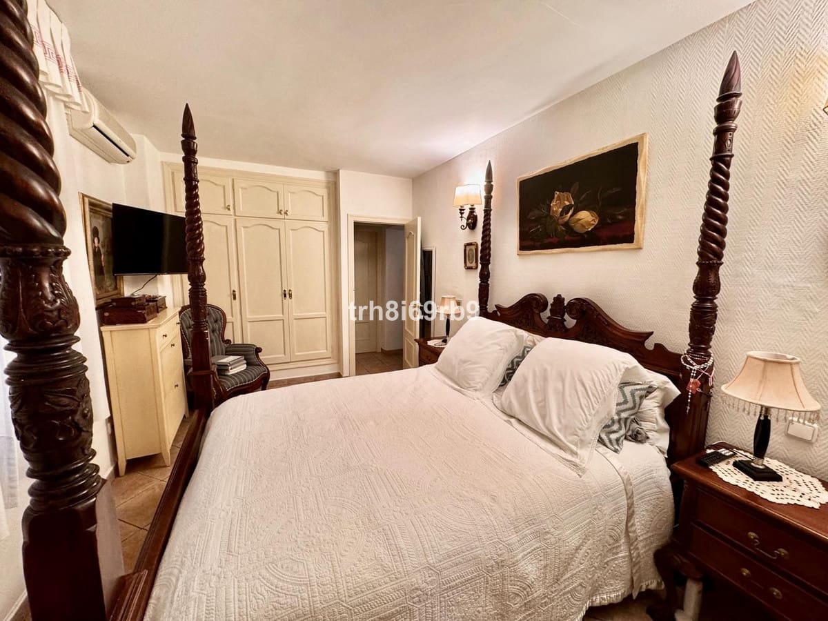 Chalet de 4 habitaciones en Estepona en venta con piscina garaje - 1.295.000 € (Ref: 9540322)