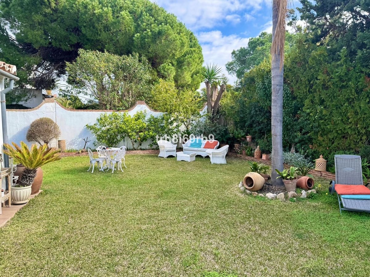 Chalet de 4 habitaciones en Estepona en venta con piscina garaje - 1.295.000 € (Ref: 9540322)