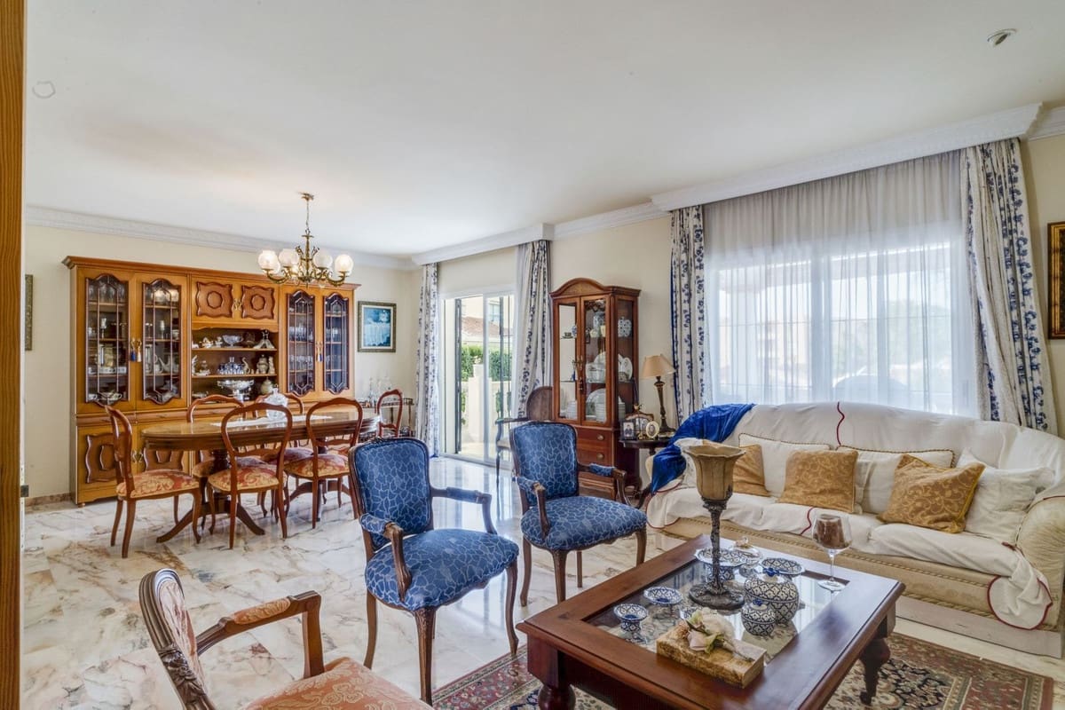 5 chambre Villa/Maison à vendre à Marbella avec garage - 1 295 000 € (Ref: 9540324)